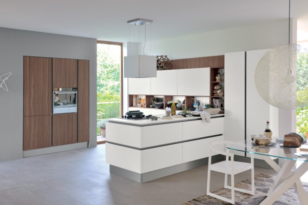 The spirit of a futuristic design.
A kitchen that makes minimalism its trump card, offering a new solution for functionality requirements. Its outstanding features include its pure flat door, the up-